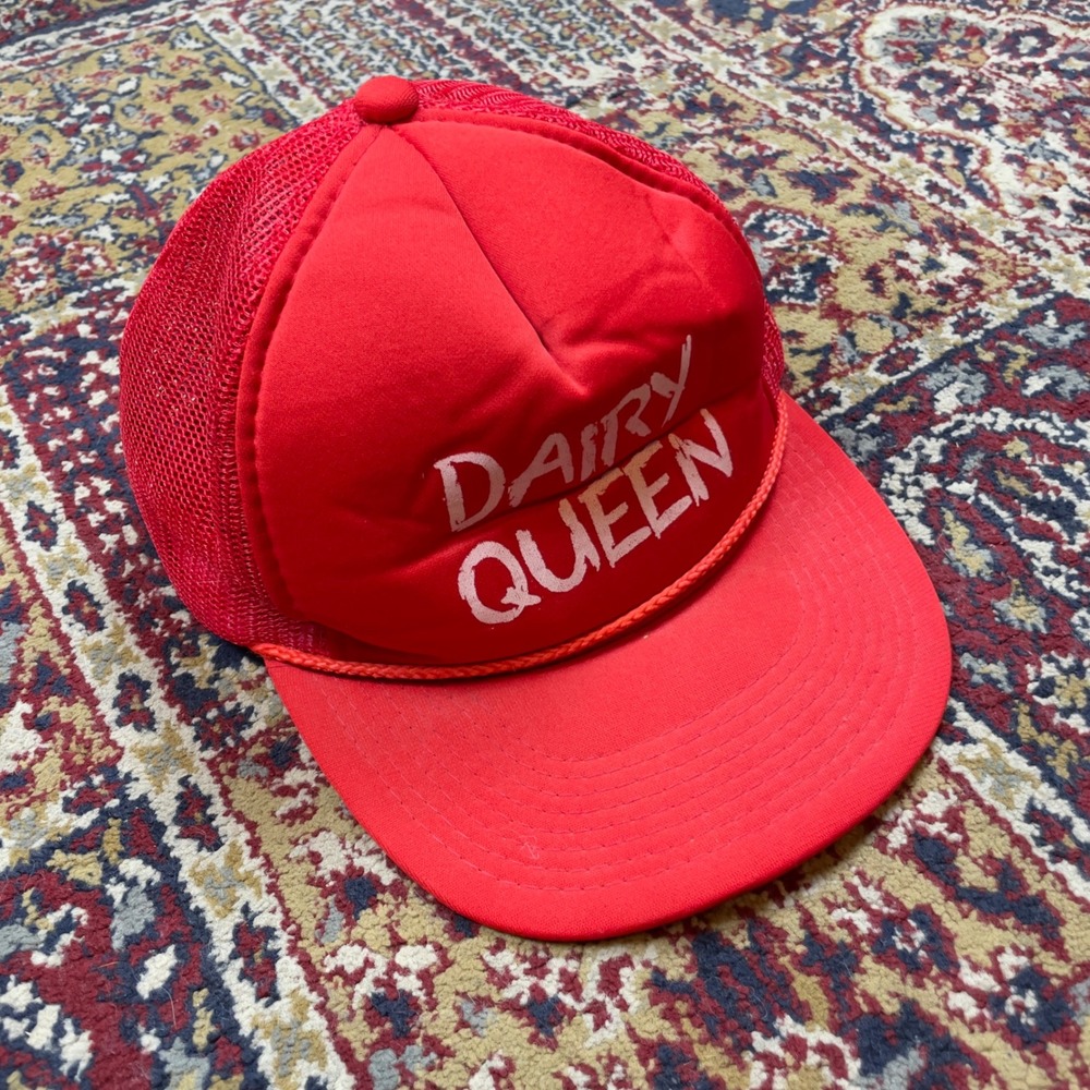 VTG‎ 80s 90s Red Dairy Queen Uniform Spell Out Trucker Hat Mesh Snapback Yupoong